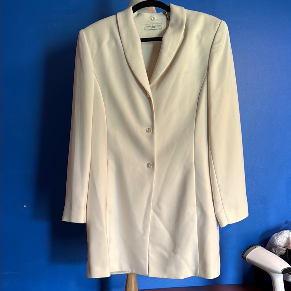 Cream Long-Line Blazer with Classic Lapel Collar